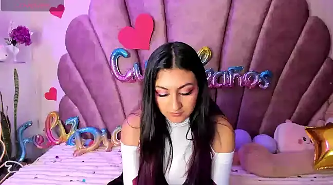 sweetfoxy 17 online show from February 25, 2025, 9:13 pm