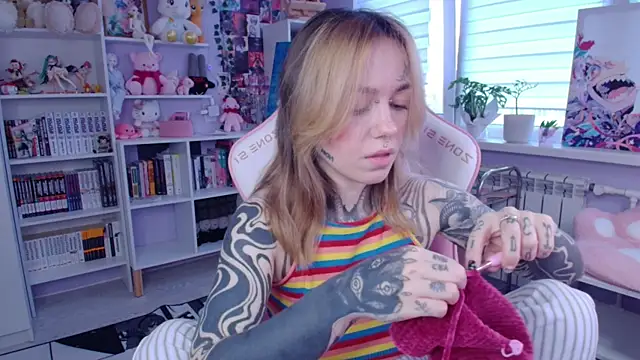 Snapshot of Catharsisi chatting on October 17, 2025, 2:19 pm Catharsisi online show from October 17, 2025, 2:19 pm