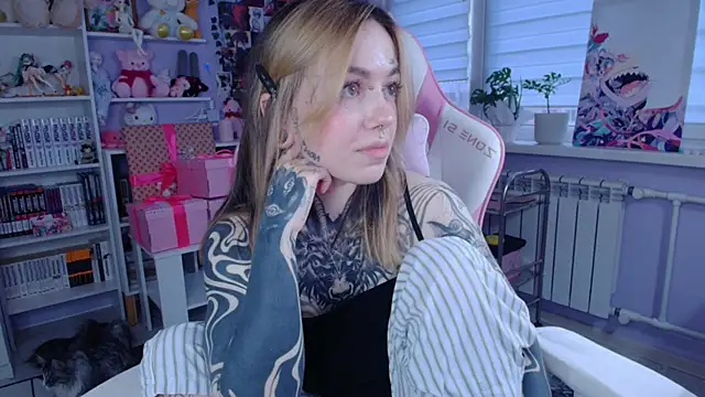 Snapshot of Catharsisi chatting on October 29, 2025, 1:46 pm Catharsisi online show from October 29, 2025, 1:46 pm