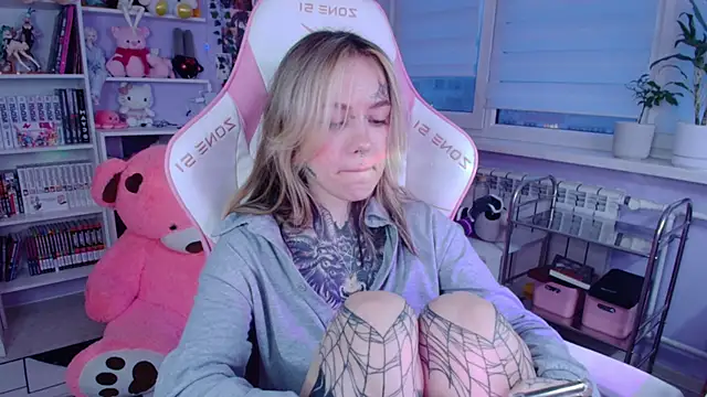 Snapshot of Catharsisi chatting on November 29, 2025, 1:03 pm Catharsisi online show from November 29, 2025, 1:03 pm