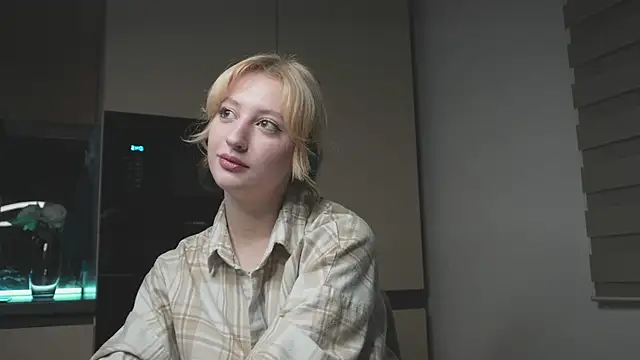 milasmiu online show from February 21, 2025, 3:54 pm