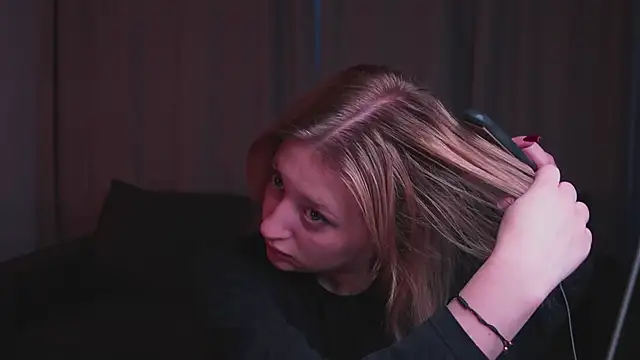 milasmiu online show from November 27, 2025, 4:03 am