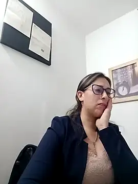 Snapshot of CHARLOTTE_1711 chatting on January 25, 2025, 12:06 am CHARLOTTE 1711 online show from January 25, 2025, 12:06 am