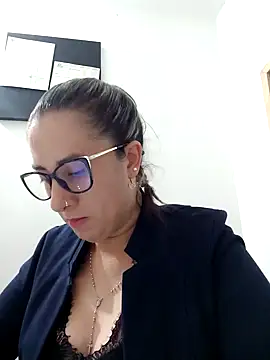 Snapshot of CHARLOTTE_1711 chatting on January 29, 2025, 11:35 pm CHARLOTTE 1711 online show from January 29, 2025, 11:35 pm