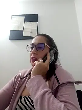 Snapshot of CHARLOTTE_1711 chatting on February 6, 2025, 11:15 pm CHARLOTTE 1711 online show from February 6, 2025, 11:15 pm