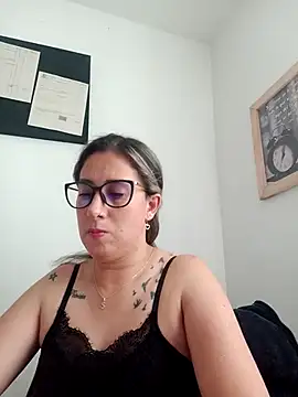 Snapshot of CHARLOTTE_1711 chatting on February 10, 2025, 10:30 pm CHARLOTTE 1711 online show from February 10, 2025, 10:30 pm