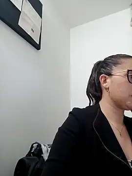 Snapshot of CHARLOTTE_1711 chatting on February 25, 2025, 2:36 am CHARLOTTE 1711 online show from February 25, 2025, 2:36 am