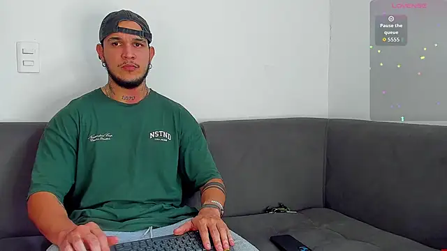 Snapshot of austinoficial chatting on October 21, 2025, 8:31 pm austinoficial online show from October 21, 2025, 8:31 pm