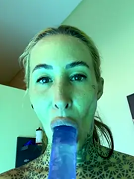 Snapshot of Black_sweet_Rose chatting on December 22, 2025, 11:40 am Black sweet Rose online show from December 22, 2025, 11:40 am