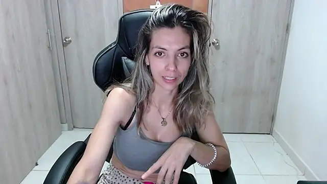 Princezzlove3 online show from March 20, 2025, 1:35 am