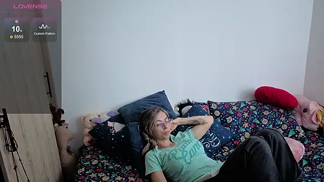 Princezzlove3 online show from February 26, 2026, 2:27 pm