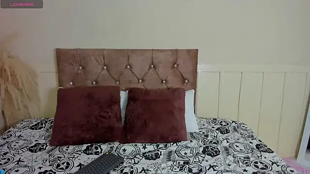 Natashawool1 online show from January 30, 2025, 2:25 pm