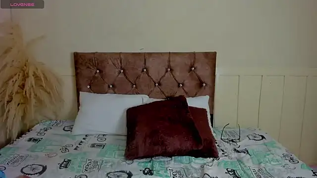 Natashawool1 online show from February 19, 2025, 4:22 pm