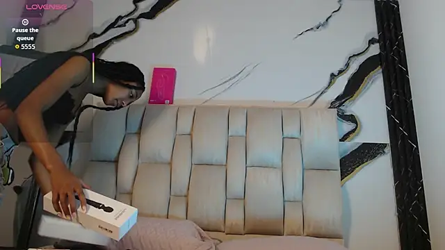 esmeralda-bk online show from November 22, 2025, 7:35 pm