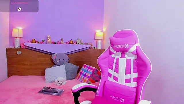 Snapshot of ScarletEmber3 chatting on March 23, 2025, 3:43 am ScarletEmber3 online show from March 23, 2025, 3:43 am