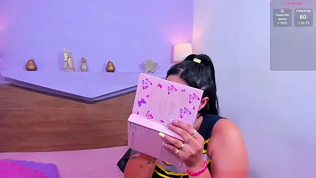 Snapshot of ScarletEmber3 chatting on September 27, 2025, 3:55 am ScarletEmber3 online show from September 27, 2025, 3:55 am