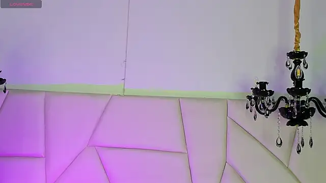 Aitana Hilton  online show from September 29, 2025, 12:32 pm