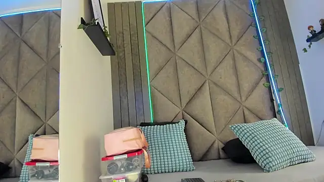 SabrinaSpell  online show from December 19, 2025, 11:39 am