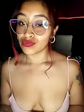 Snapshot of AnonymousGirl chatting on January 28, 2025, 4:29 am AnonymousGirl online show from January 28, 2025, 4:29 am