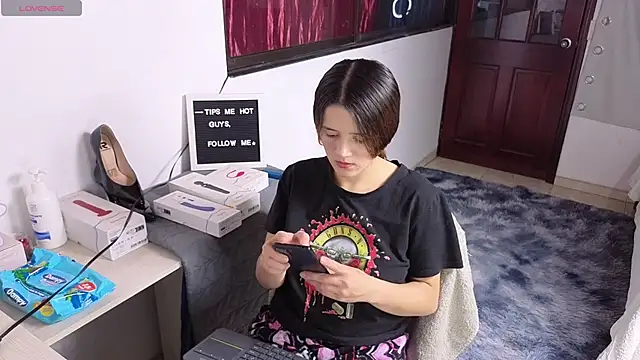 SexLaura  online show from March 3, 2025, 11:35 pm