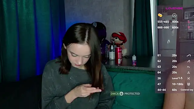 alexnikaaa online show from October 19, 2025, 12:17 pm