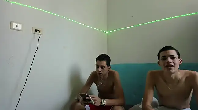 Latinos 2001 online show from February 16, 2025, 7:16 pm