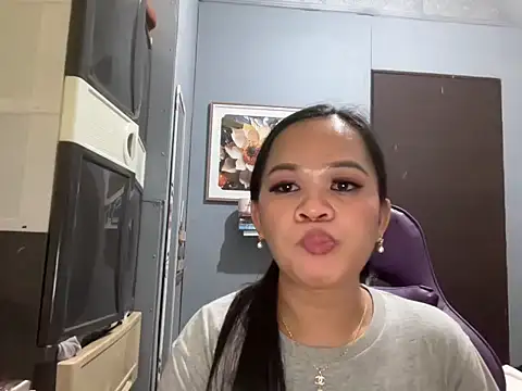 Snapshot of SophiaCourthaway chatting on November 6, 2025, 10:54 pm SophiaCourthaway online show from November 6, 2025, 10:54 pm