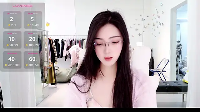 miaomiao-777 online show from November 12, 2025, 4:24 am