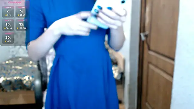 Snapshot of LauraBlan chatting on December 3, 2024, 7:11 pm LauraBlan online show from December 3, 2024, 7:11 pm