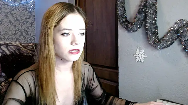 Snapshot of LauraBlan chatting on December 25, 2024, 7:56 pm LauraBlan online show from December 25, 2024, 7:56 pm