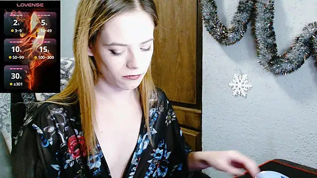 Snapshot of LauraBlan chatting on January 7, 2025, 8:10 pm LauraBlan online show from January 7, 2025, 8:10 pm