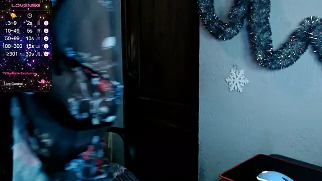 Snapshot of LauraBlan chatting on January 9, 2025, 8:22 pm LauraBlan online show from January 9, 2025, 8:22 pm