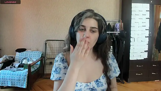  Roselina  online show from June 25, 2026, 9:47 am