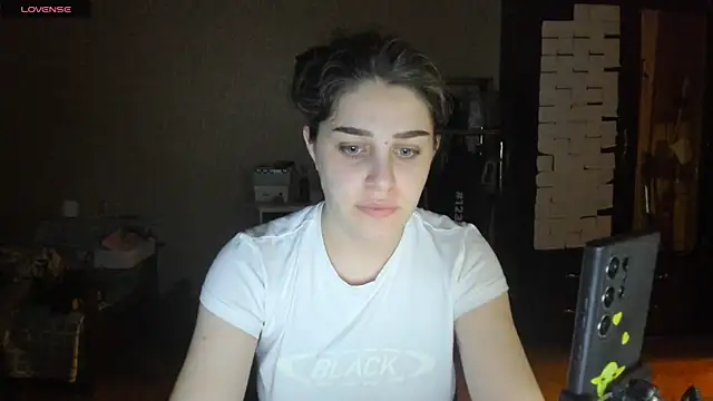  Roselina  online show from July 6, 2026, 7:38 pm