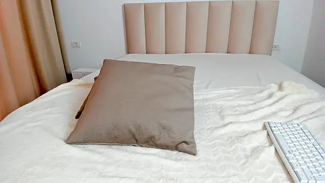 Saradiamond1 online show from January 26, 2025, 12:22 pm