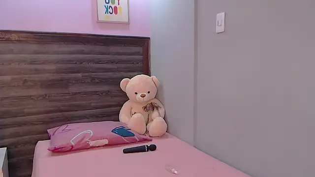 Snapshot of AdaaMillan chatting on October 8, 2025, 11:30 am AdaaMillan online show from October 8, 2025, 11:30 am