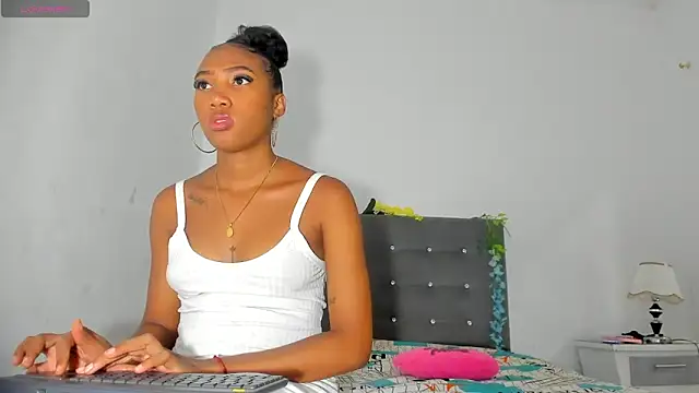 NoaBrowm online show from September 18, 2025, 10:01 pm