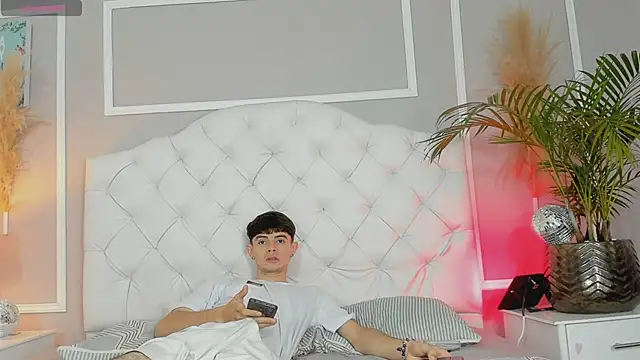 connor and angel online show from March 19, 2025, 4:34 pm