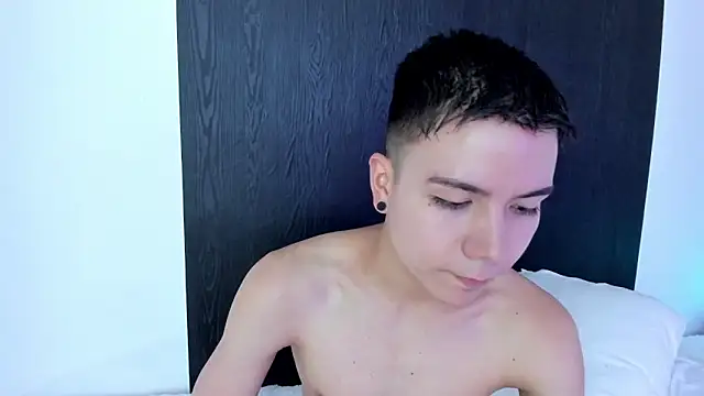 alanblack1 online show from January 28, 2025, 6:28 pm