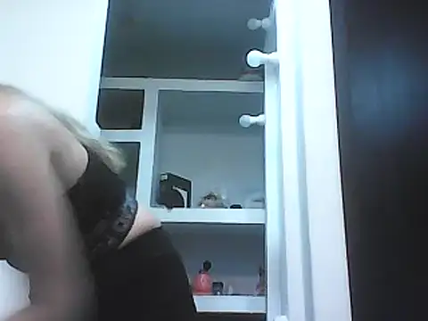 Snapshot of VittoriaTaylor chatting on March 12, 2025, 1:03 am VittoriaTaylor online show from March 12, 2025, 1:03 am