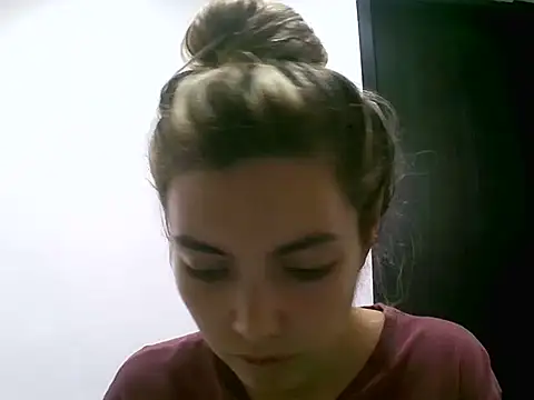 VittoriaTaylor online show from May 2, 2026, 8:36 pm