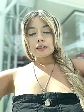 Snapshot of monicavictoria1301 chatting on July 17, 2026, 3:29 pm monicavictoria1301 online show from July 17, 2026, 3:29 pm
