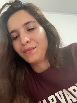 Bella still online show from April 19, 2026, 7:49 pm