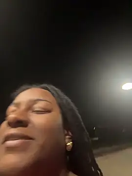 xoxoHotCoCo online show from April 13, 2026, 1:00 am