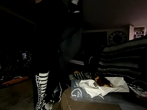 hornycouple818 online show from September 16, 2025, 1:01 pm