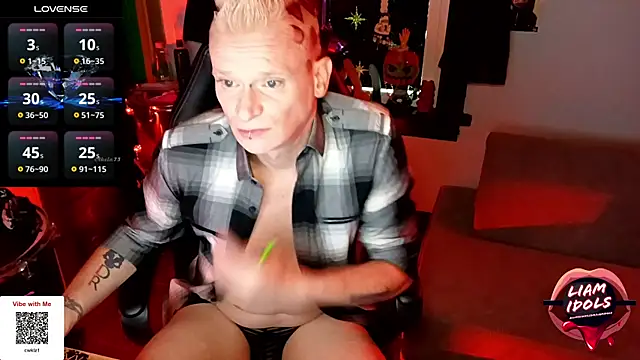 Snapshot of LiamIdols chatting on October 8, 2025, 2:25 pm LiamIdols online show from October 8, 2025, 2:25 pm