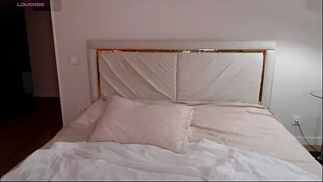 mystiksirenn online show from March 22, 2025, 5:06 am