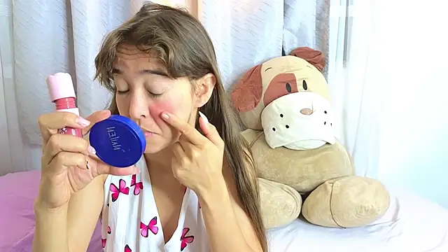 SERAFINA  online show from October 9, 2025, 1:20 pm