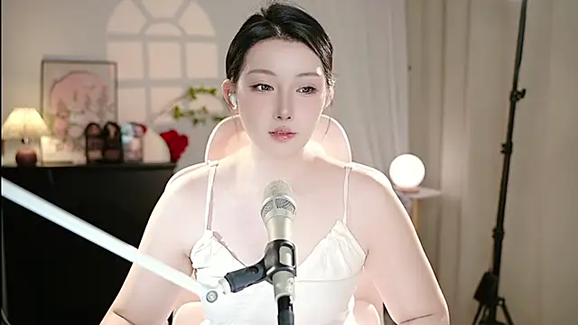 Snapshot of Dou-Dou-er chatting on September 30, 2025, 12:43 pm Dou-Dou-er online show from September 30, 2025, 12:43 pm