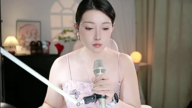 Snapshot of Dou-Dou-er chatting on October 5, 2025, 7:28 am Dou-Dou-er online show from October 5, 2025, 7:28 am